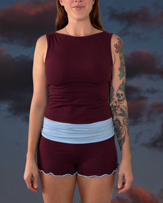 GIGI MINI SHORTS BURGENDY SKIES